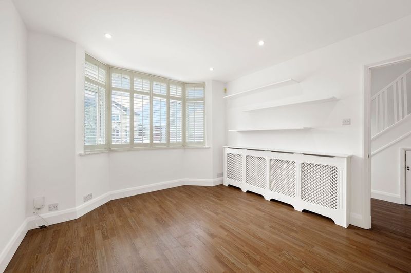 House Kingsmead Avenue in Greater London