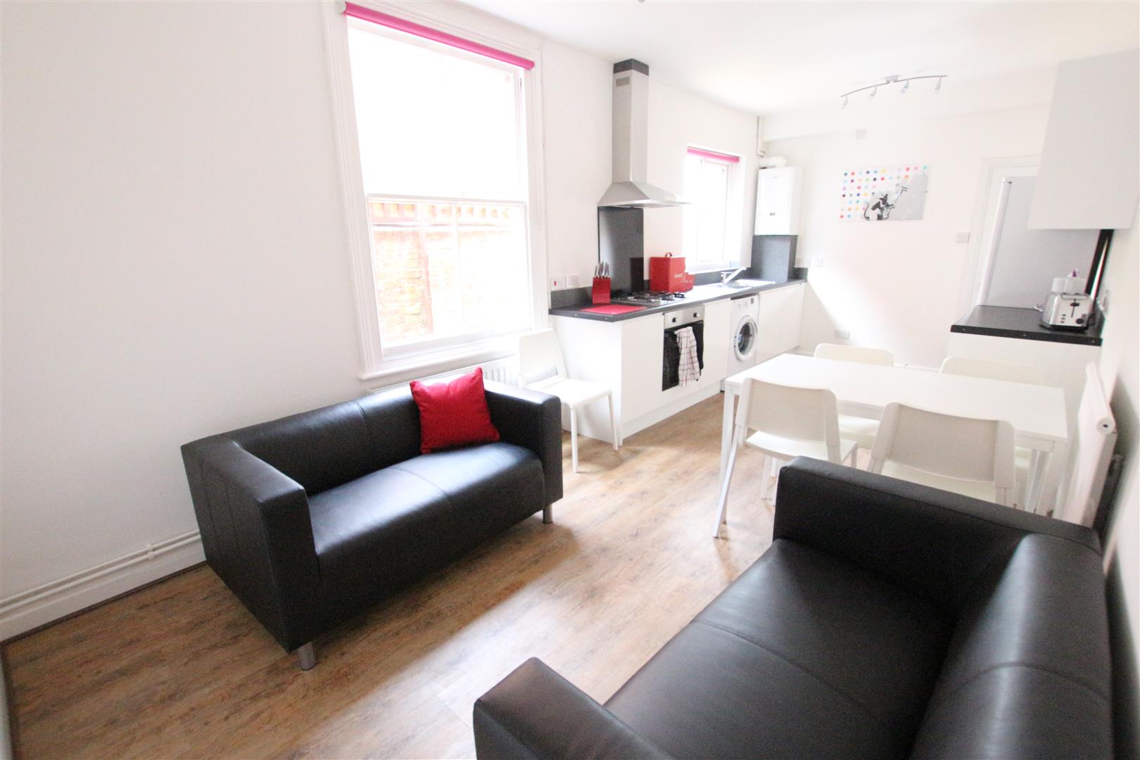 Room Birchfield Road in Northampton