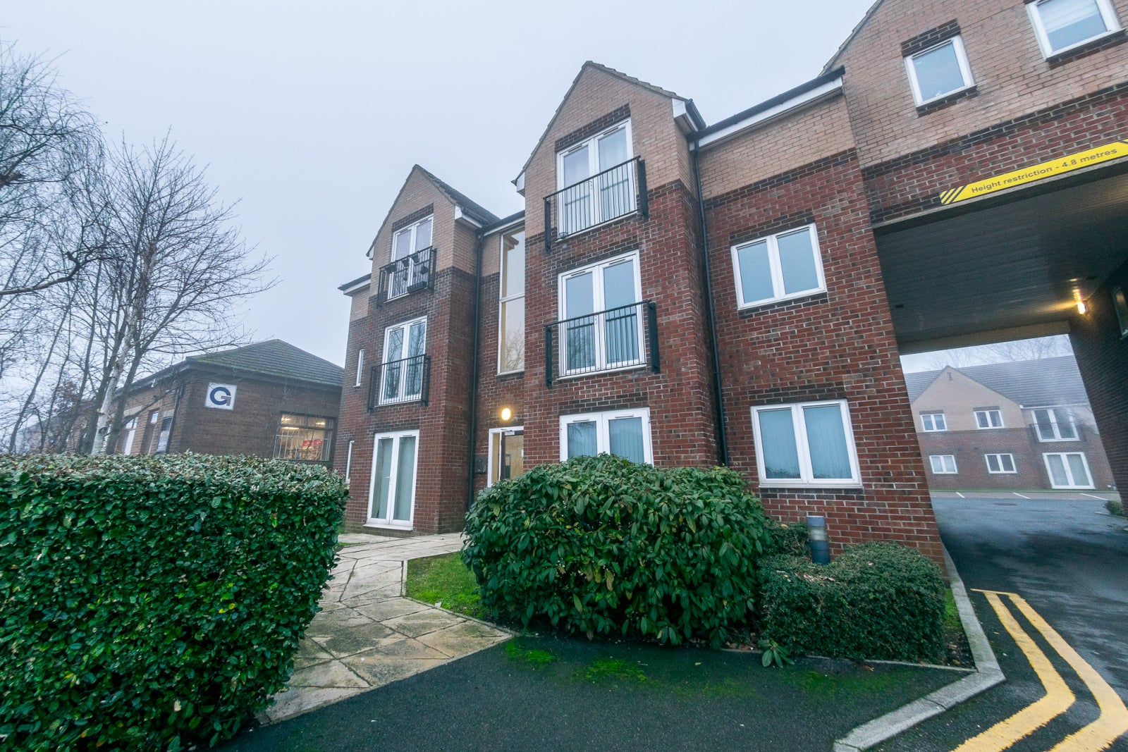 Flat Hadleys Court in Leeds