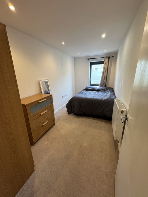 Room Eythorne Road in Greater London