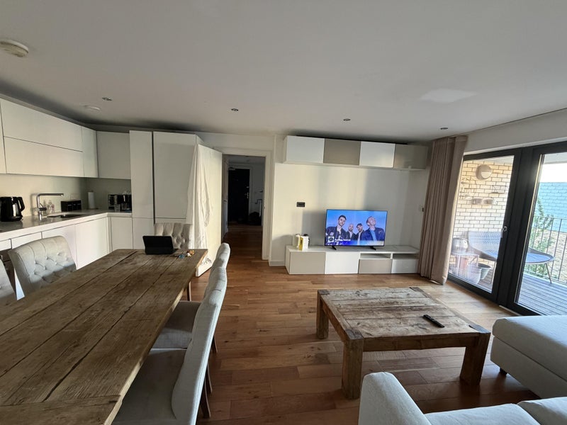 Room Eythorne Road in Greater London