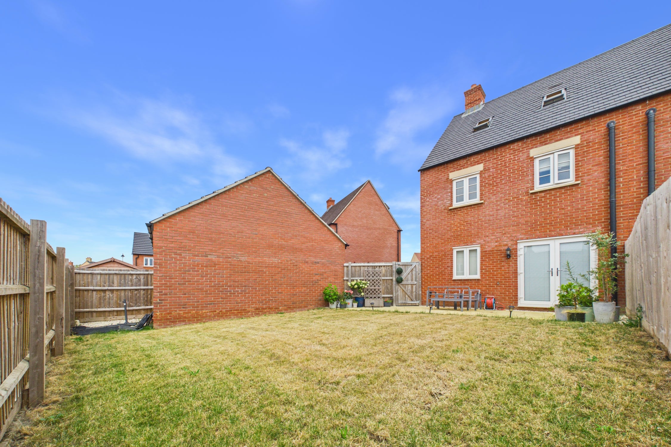 House Pontefract Avenue in Towcester