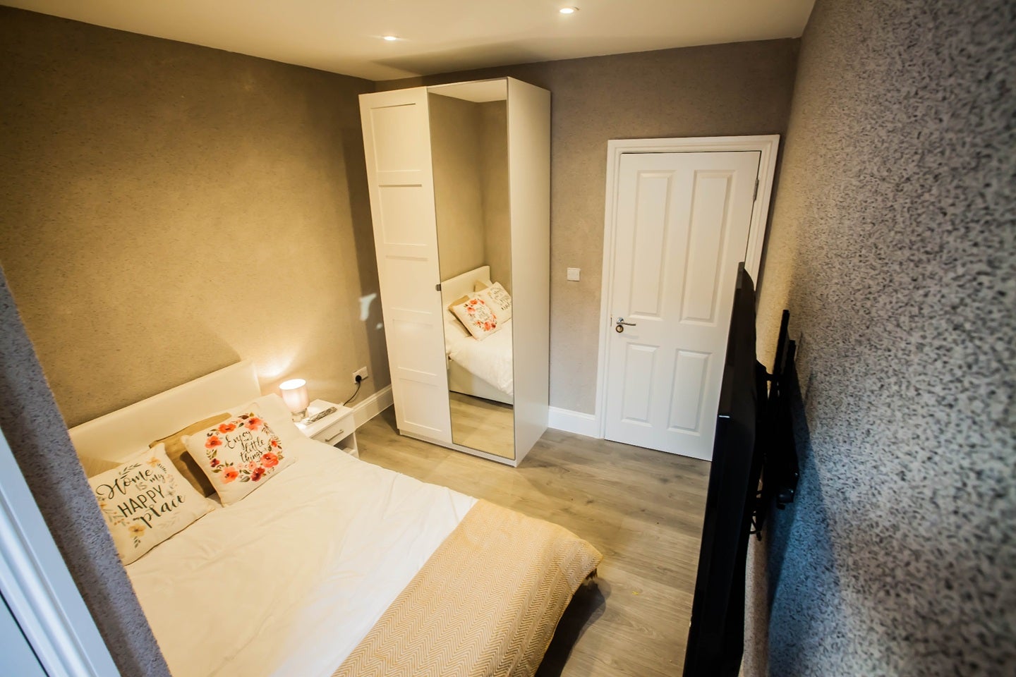 Room Burford Road in Greater London