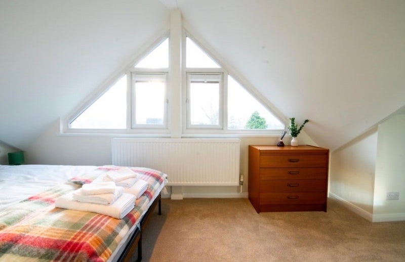Room Bennett Road in Leeds
