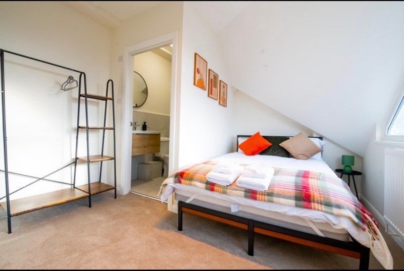 Room Bennett Road in Leeds
