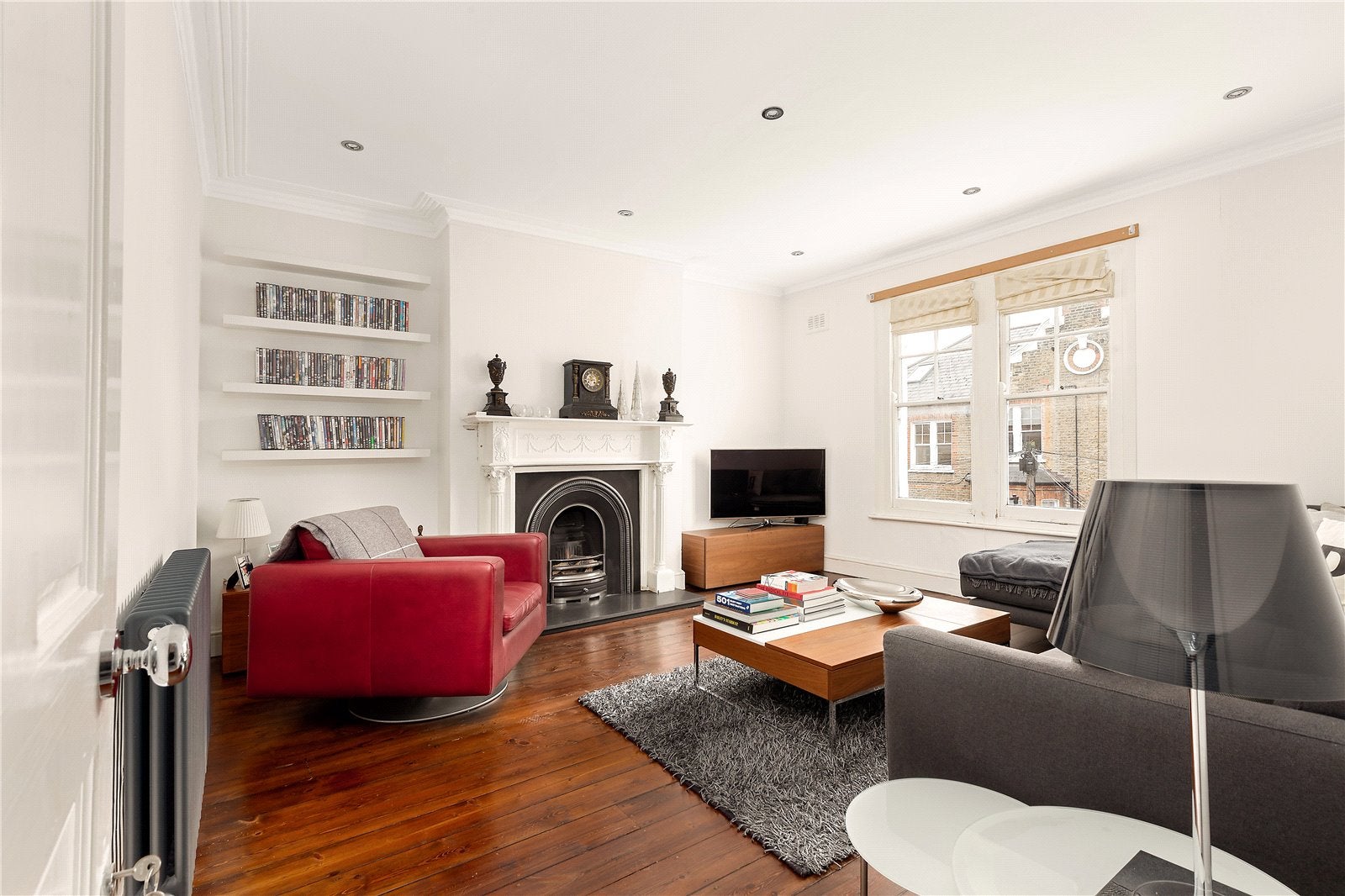 Flat Cato Road in Greater London