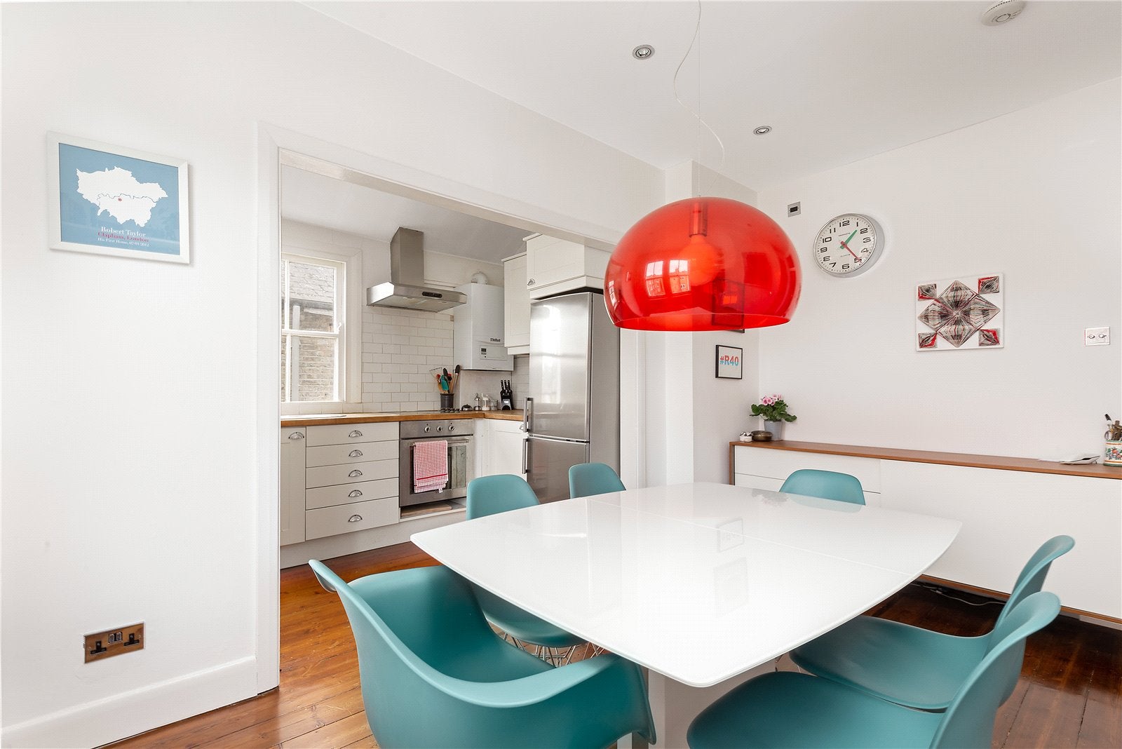 Flat Cato Road in Greater London