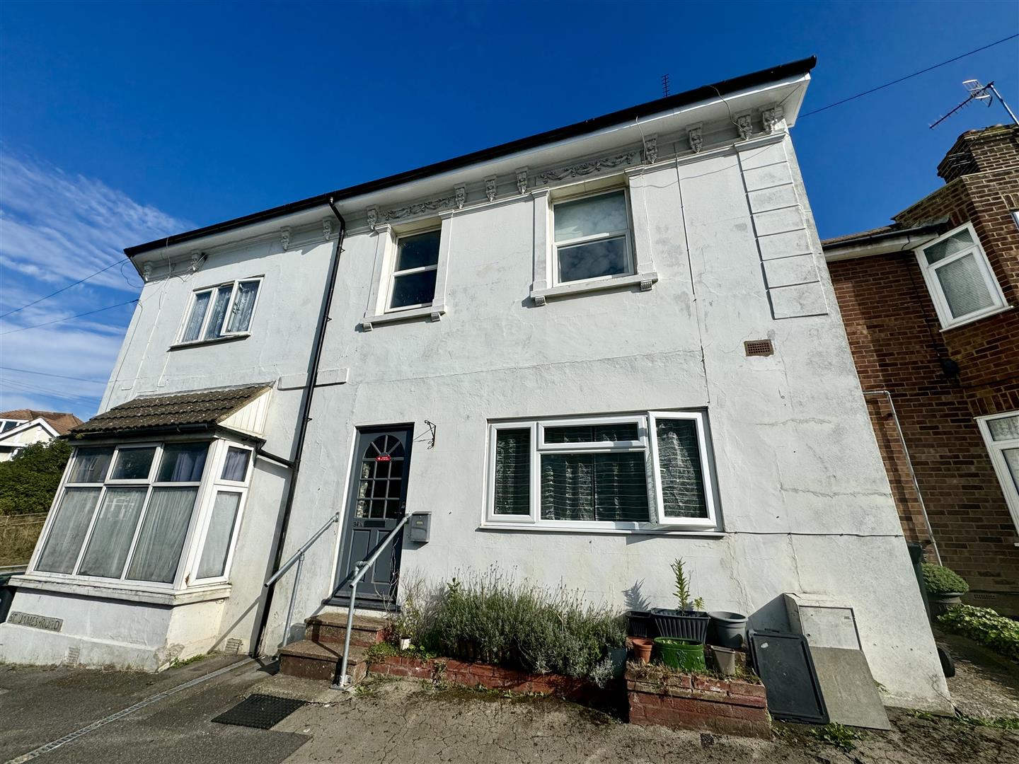 Flat St James Road in Rother