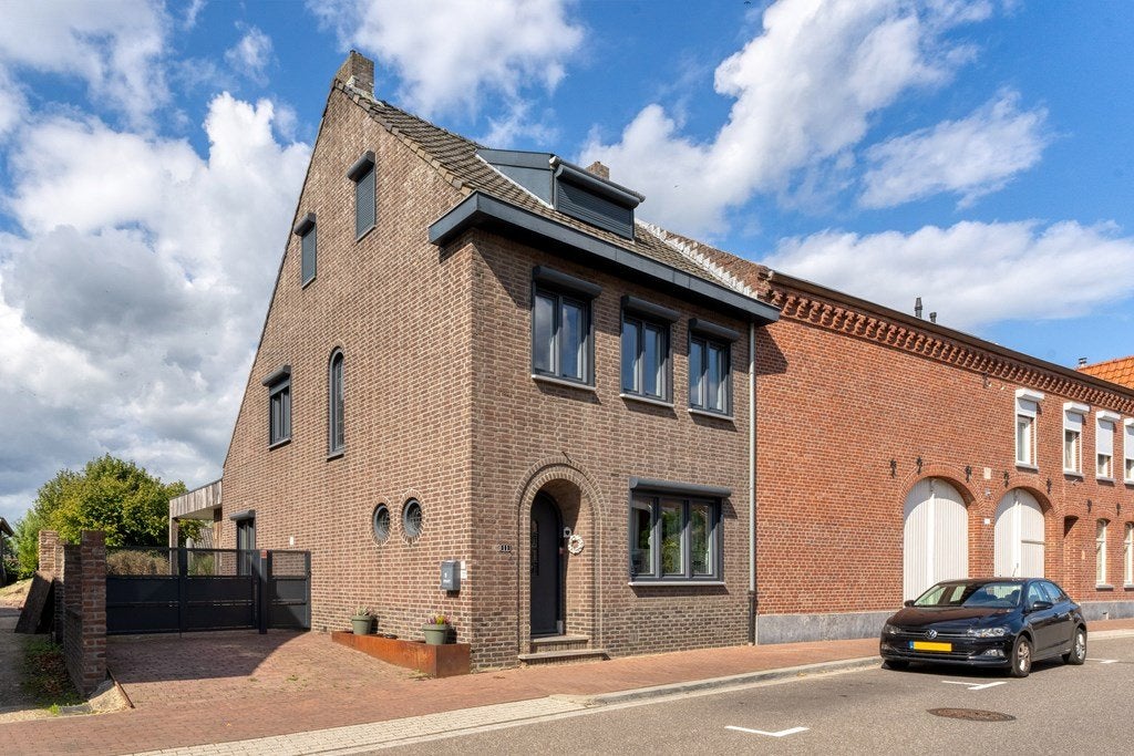 Huis Everstraat 11 11A in Einighausen