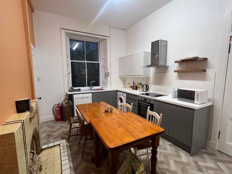 Flat Forbes Road in City of Edinburgh