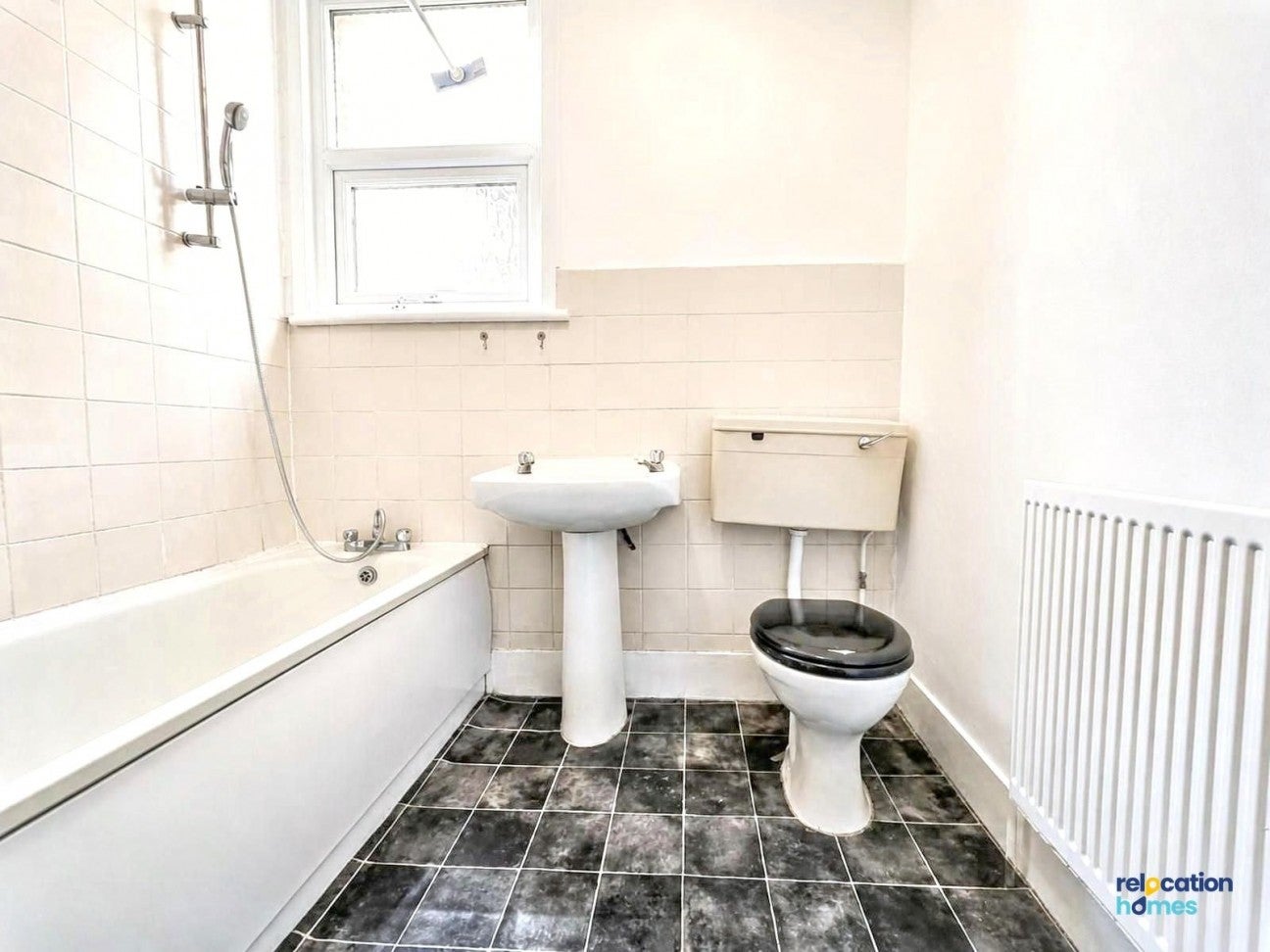 Flat Putney Road in Greater London