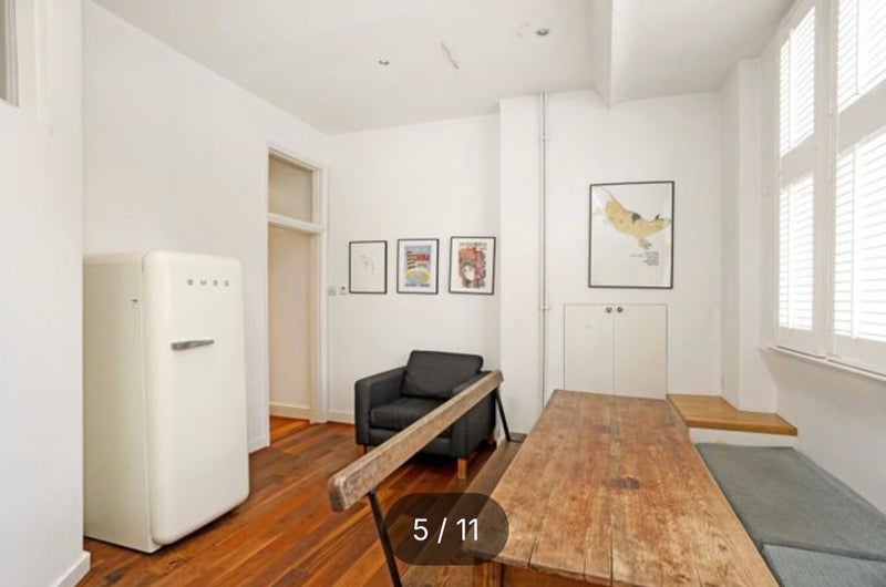 Room Lurline Gardens in Greater London