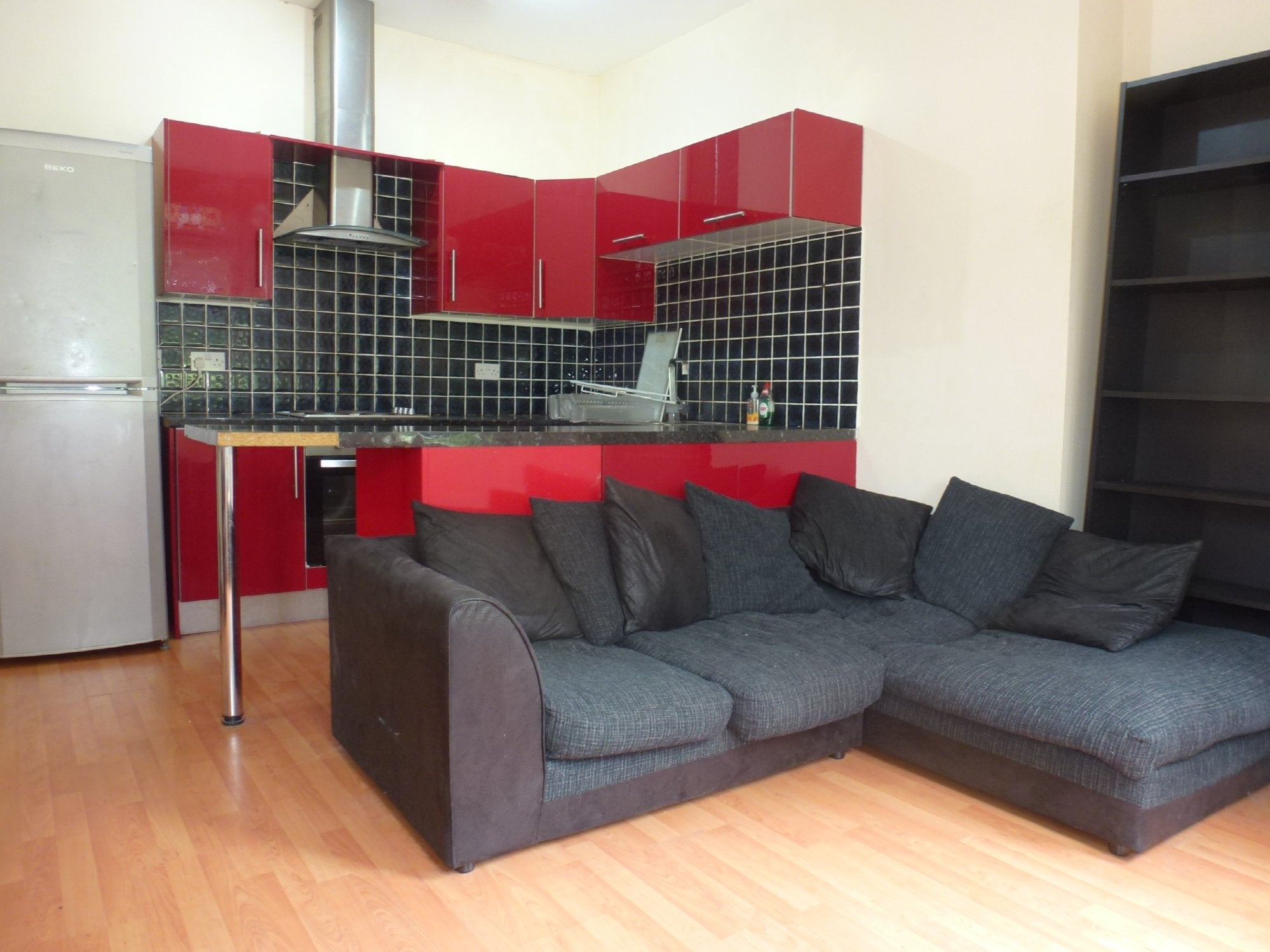 Flat Ninian Road in Cardiff