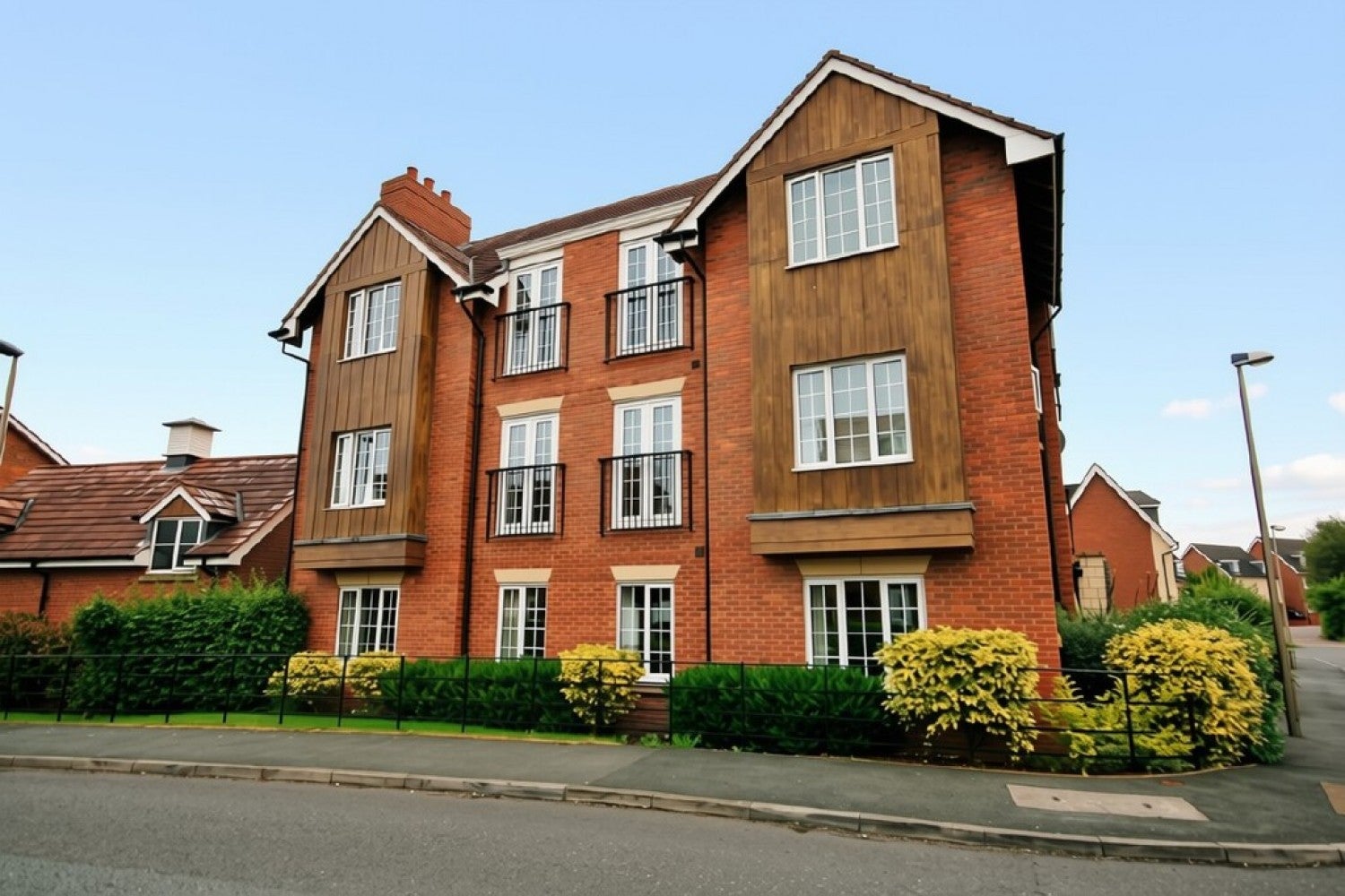 Flat Chesterton Way in Wychwood Village