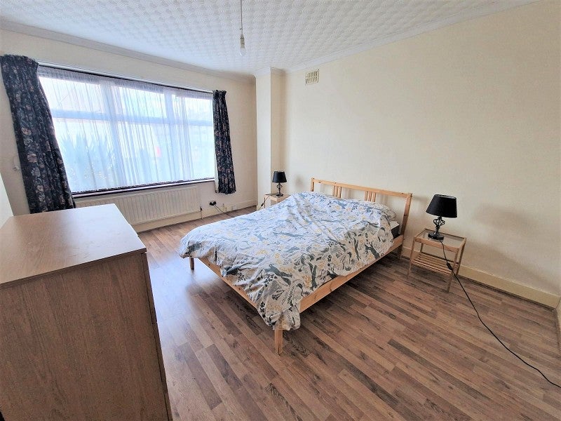 Flat Eltisley Road in Greater London