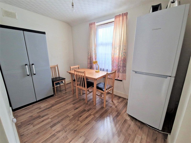 Flat Eltisley Road in Greater London