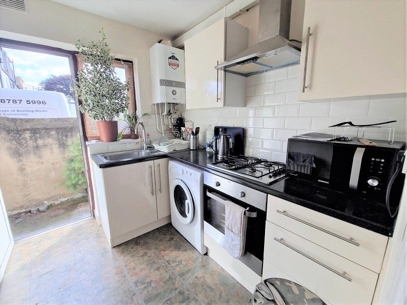 Flat Eltisley Road in Greater London