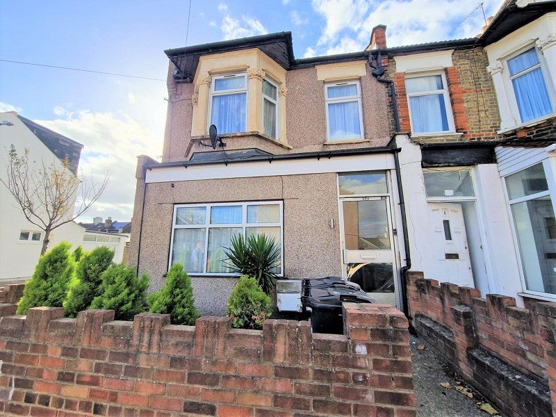Flat Eltisley Road in Greater London