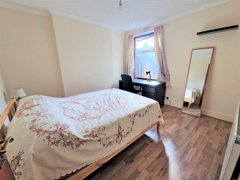 Flat Eltisley Road in Greater London