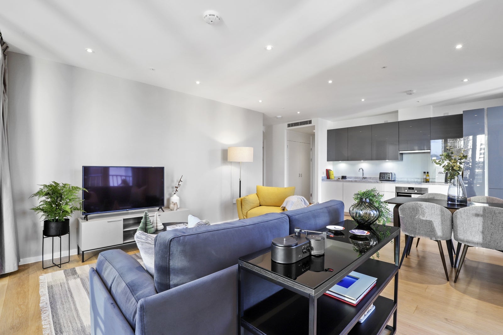 Flat Celebration Avenue in Greater London