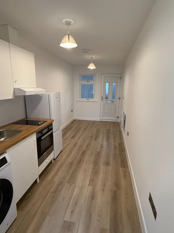Room Carolina Road in Greater London