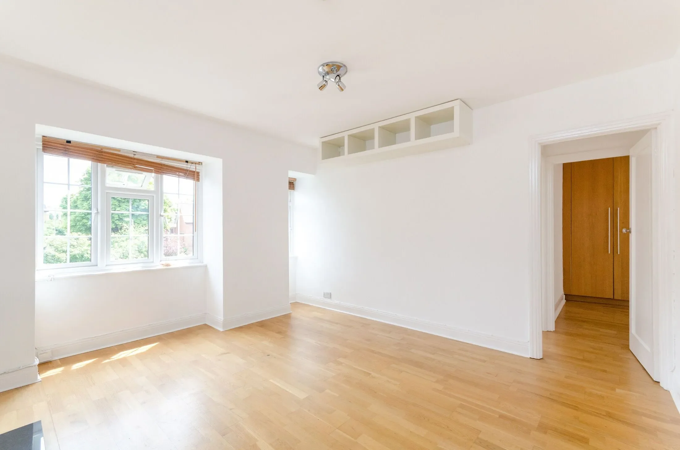 Flat Uxbridge Road in Greater London
