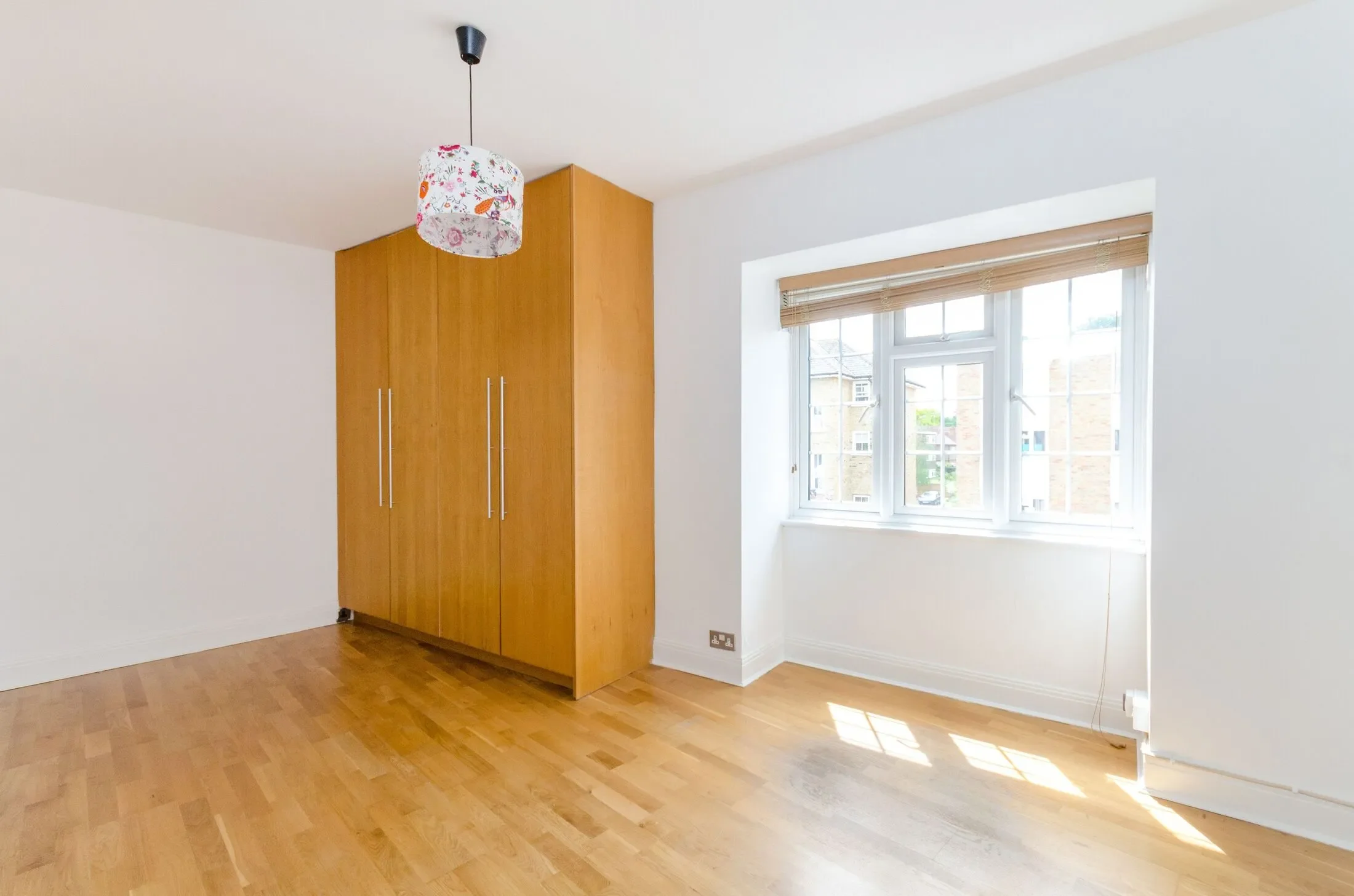 Flat Uxbridge Road in Greater London