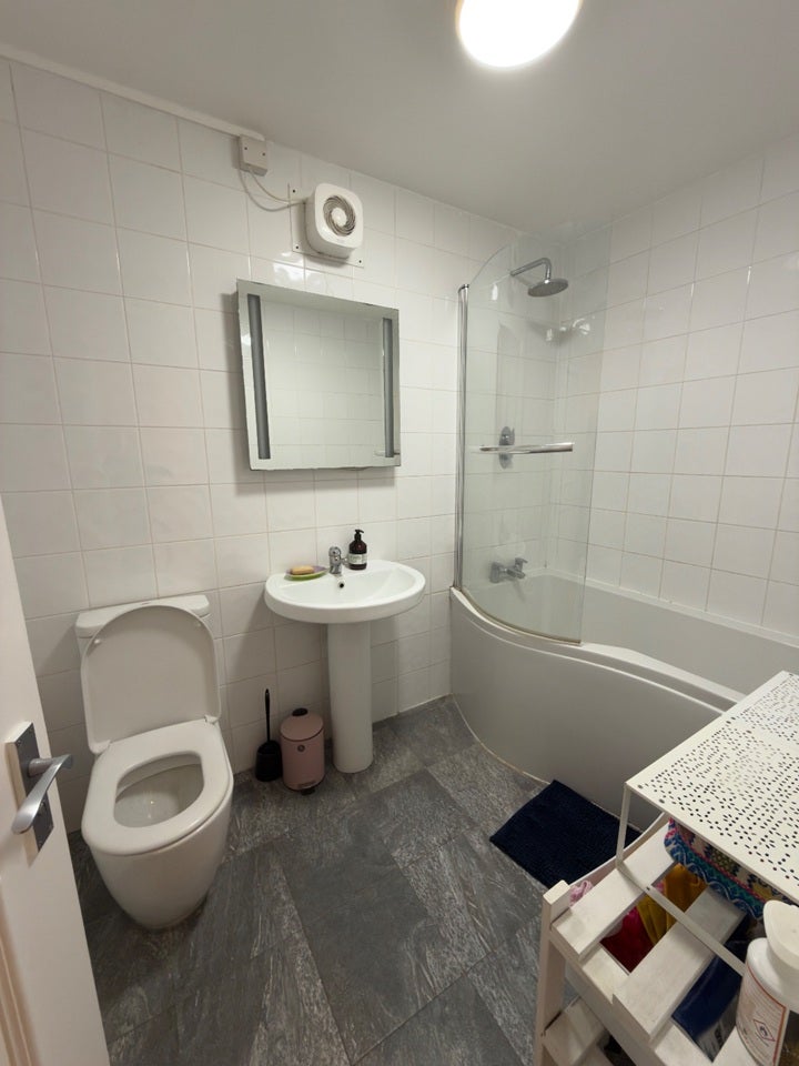 Room Bramlands Close in Greater London