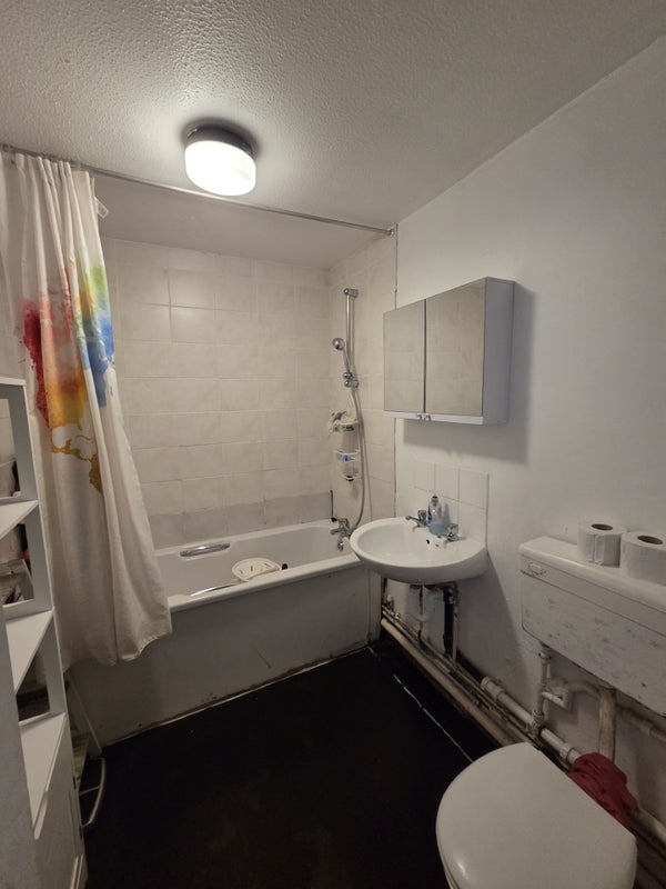 Room Pendlebury Drive in Leicester