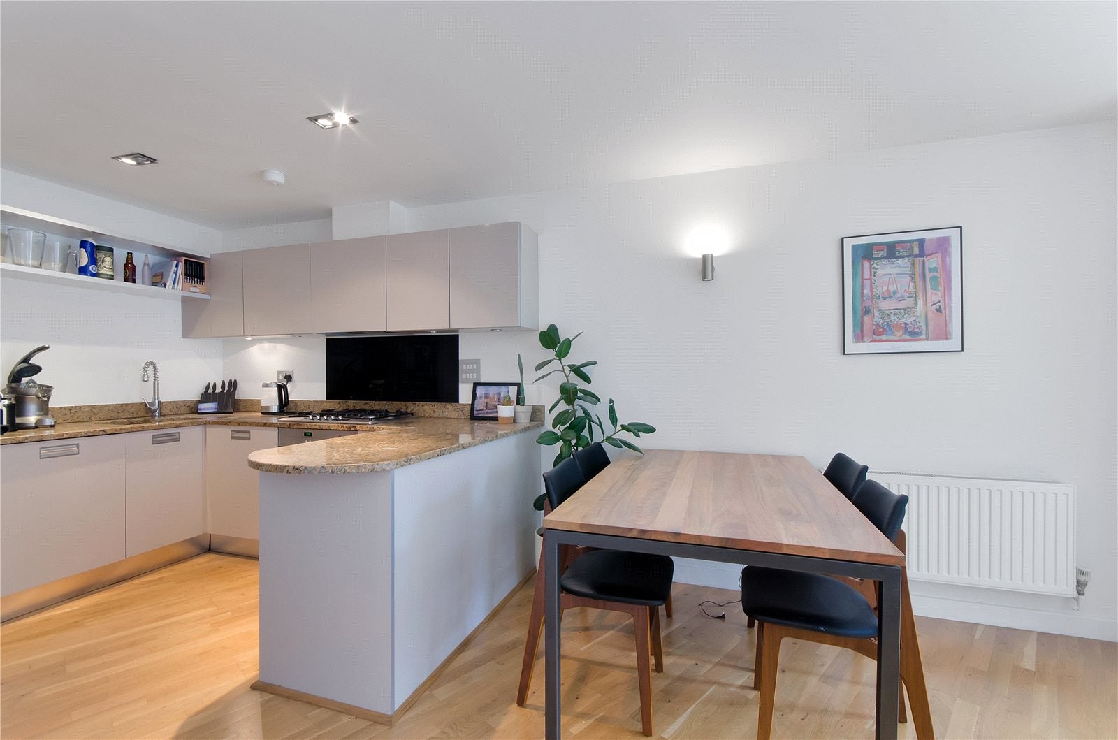 Flat Enfield Road in Greater London