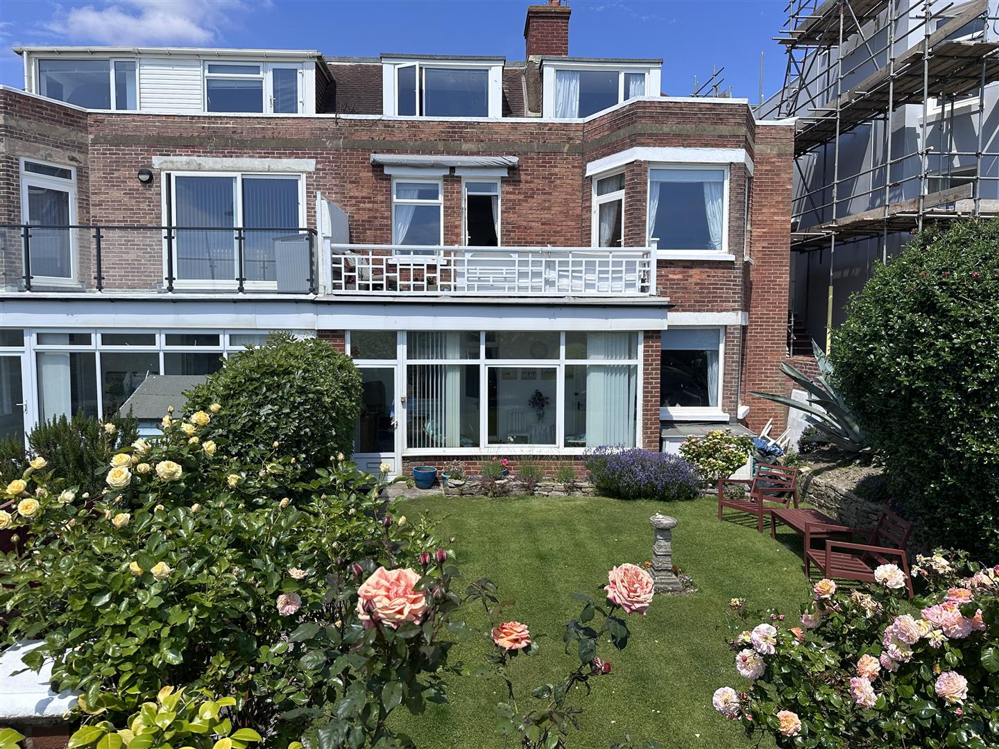 Flat West Parade in Rother