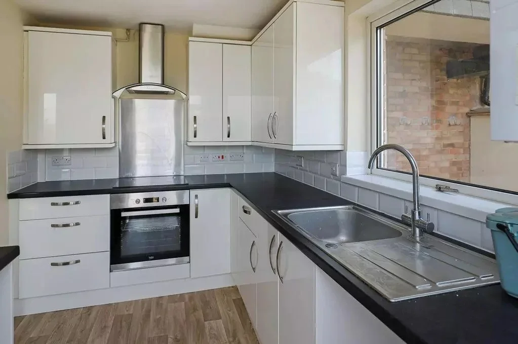 Room Desford Road in Greater London