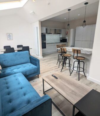 Flat Birchfields Avenue in Manchester