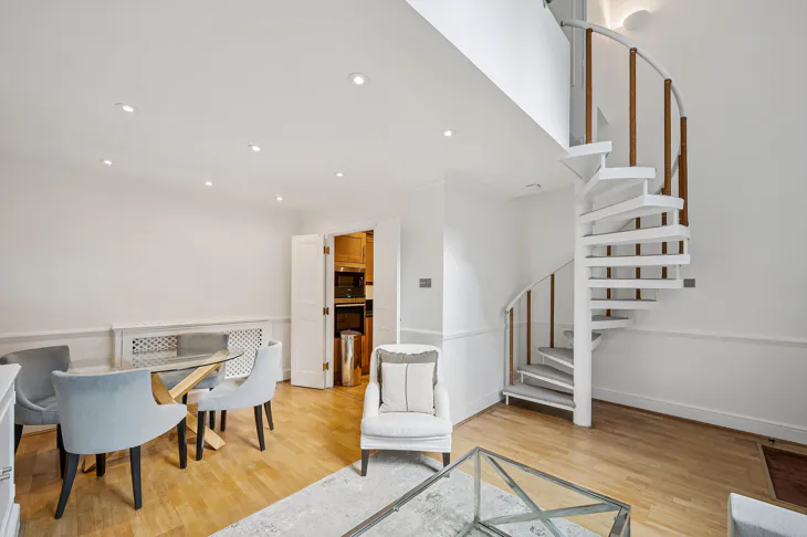 Flat Whittaker Street in Greater London