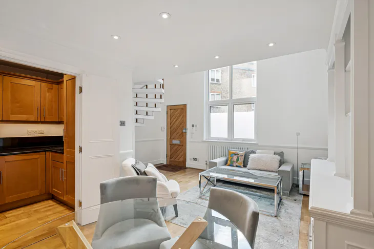 Flat Whittaker Street in Greater London