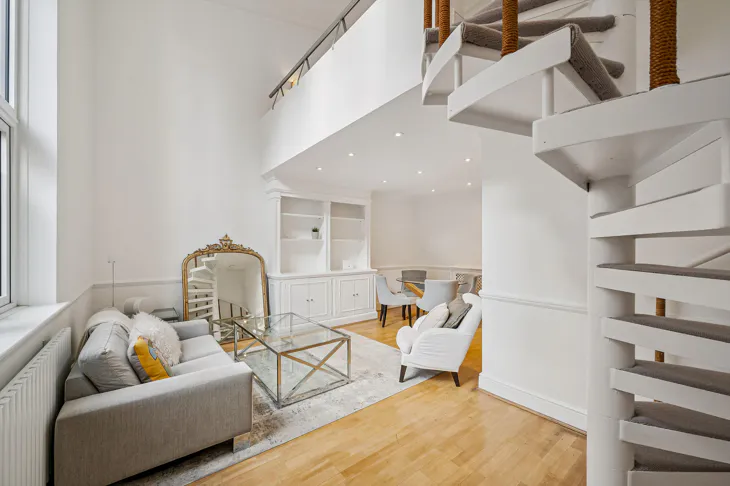 Flat Whittaker Street in Greater London