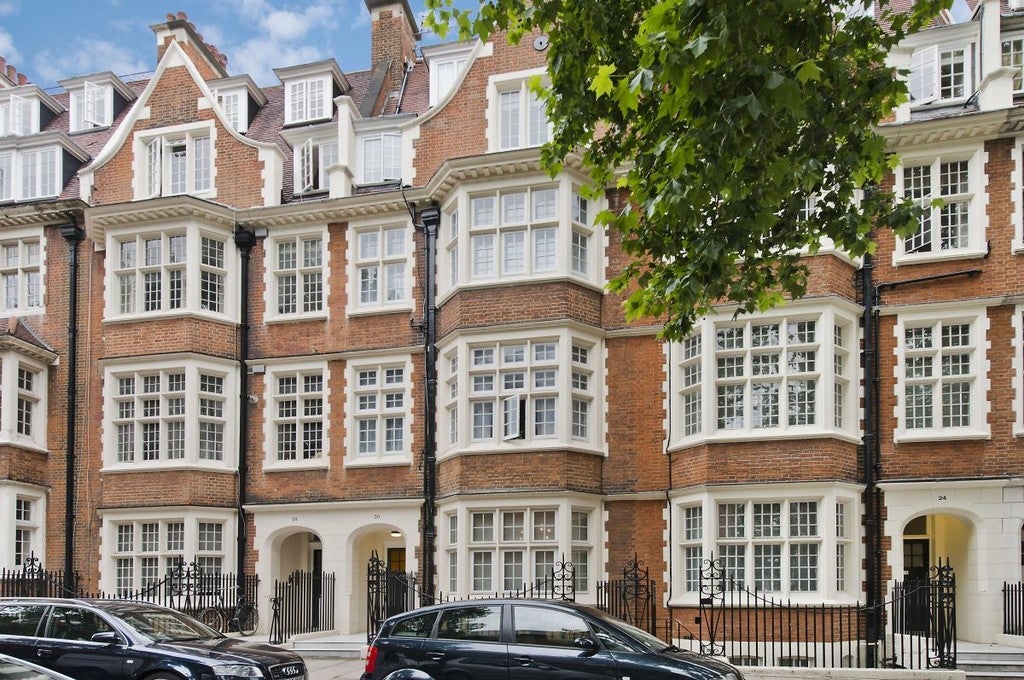 Flat Hornton Street in Greater London