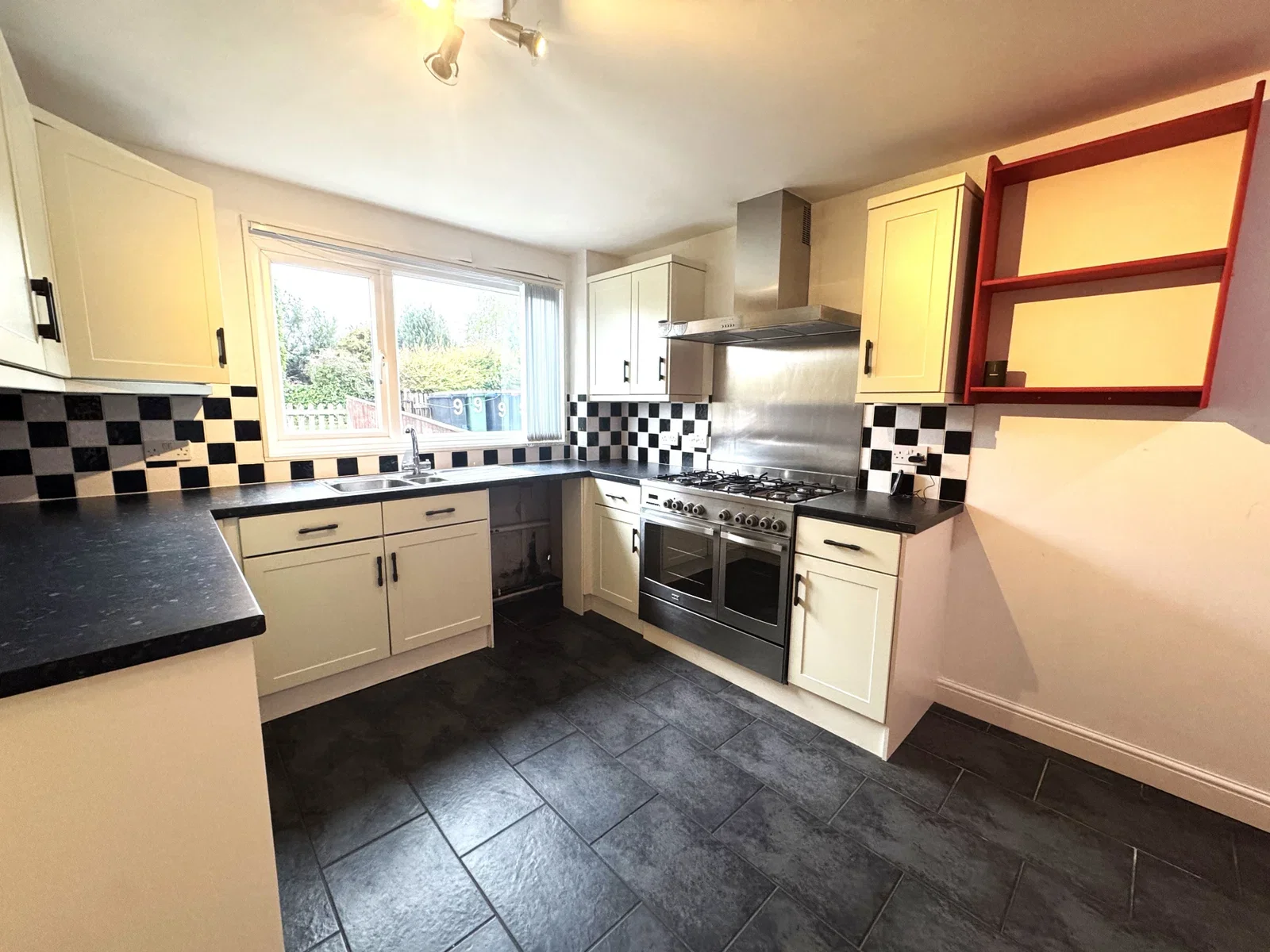 House Dickens Close in Braintree