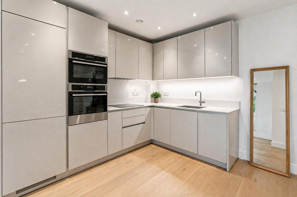 Flat St. Pancras Way in Greater London