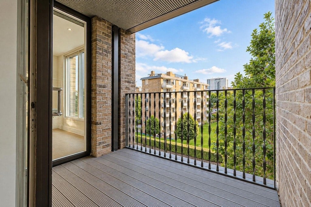 Flat St. Pancras Way in Greater London