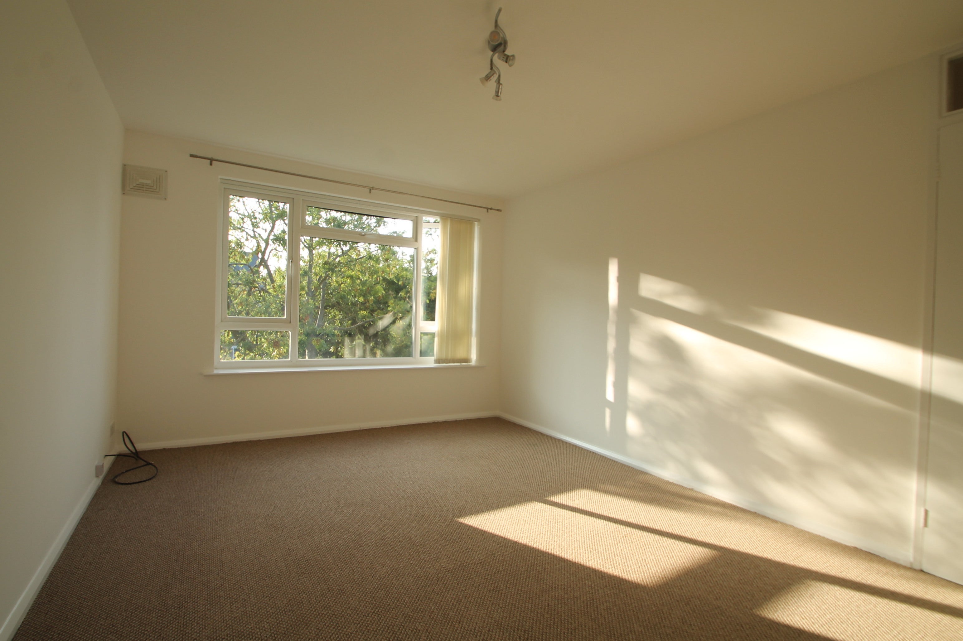 Flat Hatherley Road in Greater London