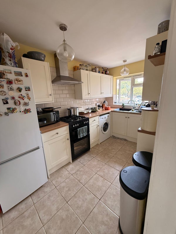 Room Pollard Close in Greater London