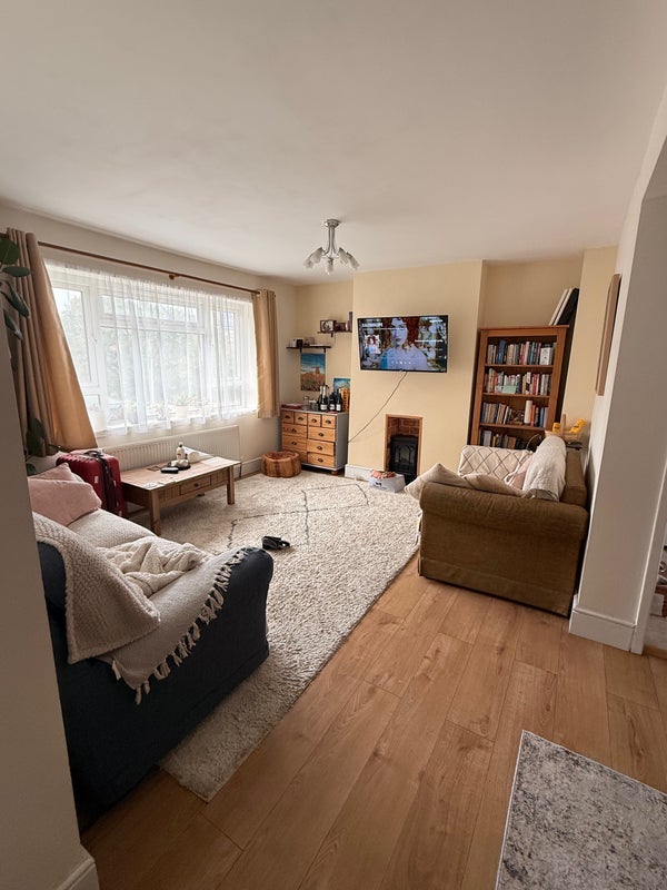 Room Pollard Close in Greater London