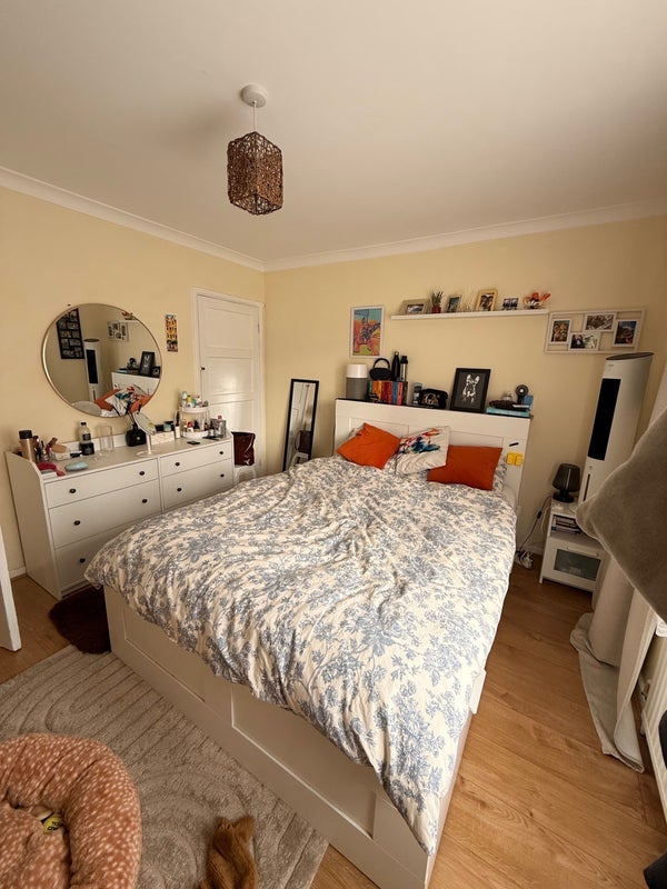 Room Pollard Close in Greater London