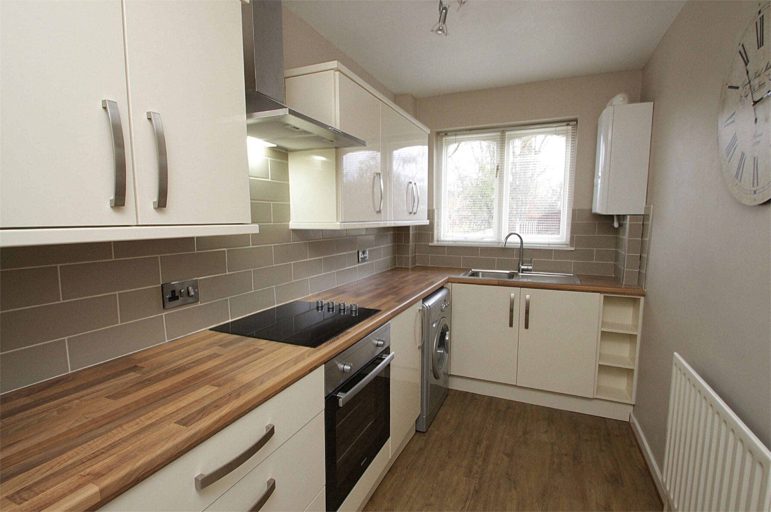 Flat Roslyn Avenue in Trafford