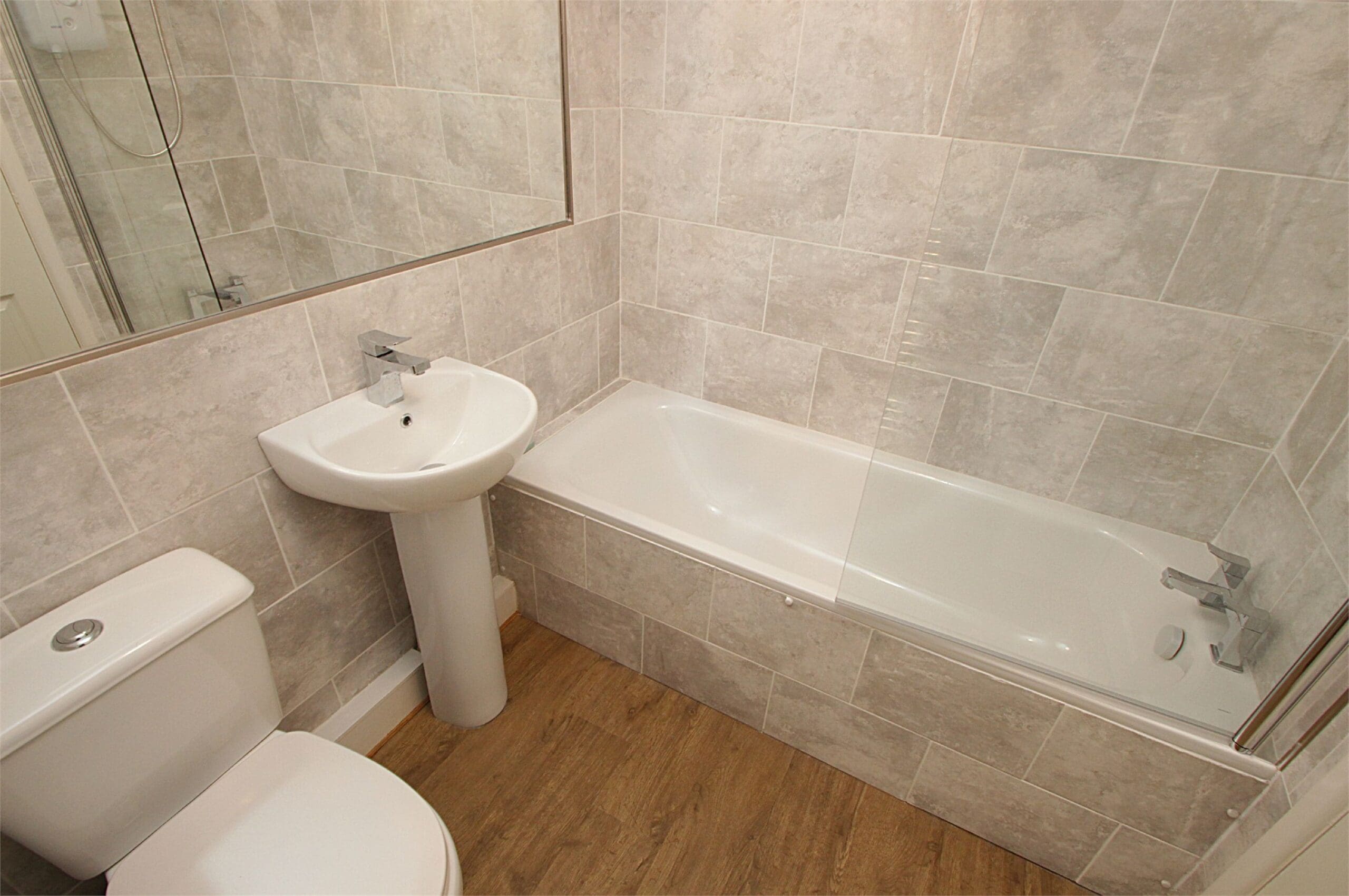 Flat Roslyn Avenue in Trafford