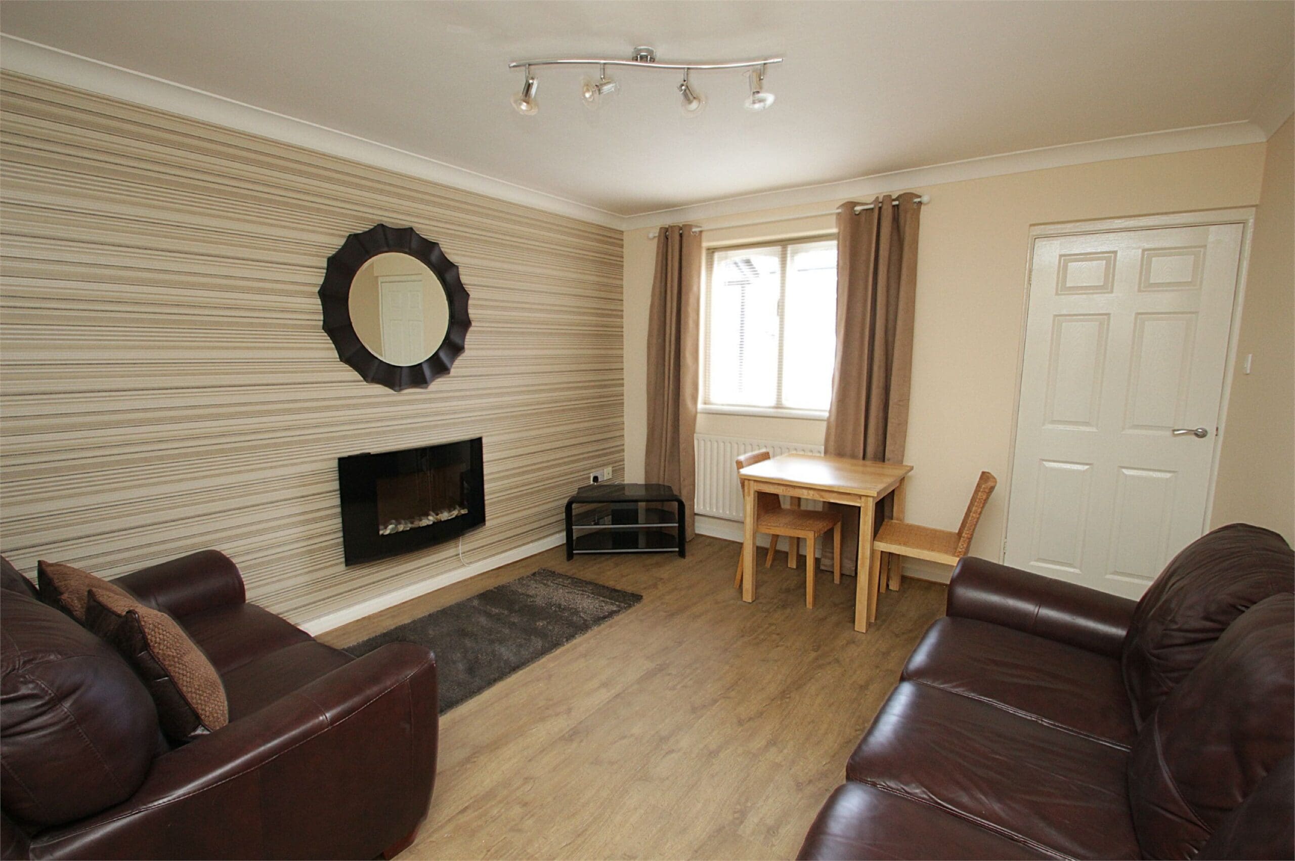 Flat Roslyn Avenue in Trafford