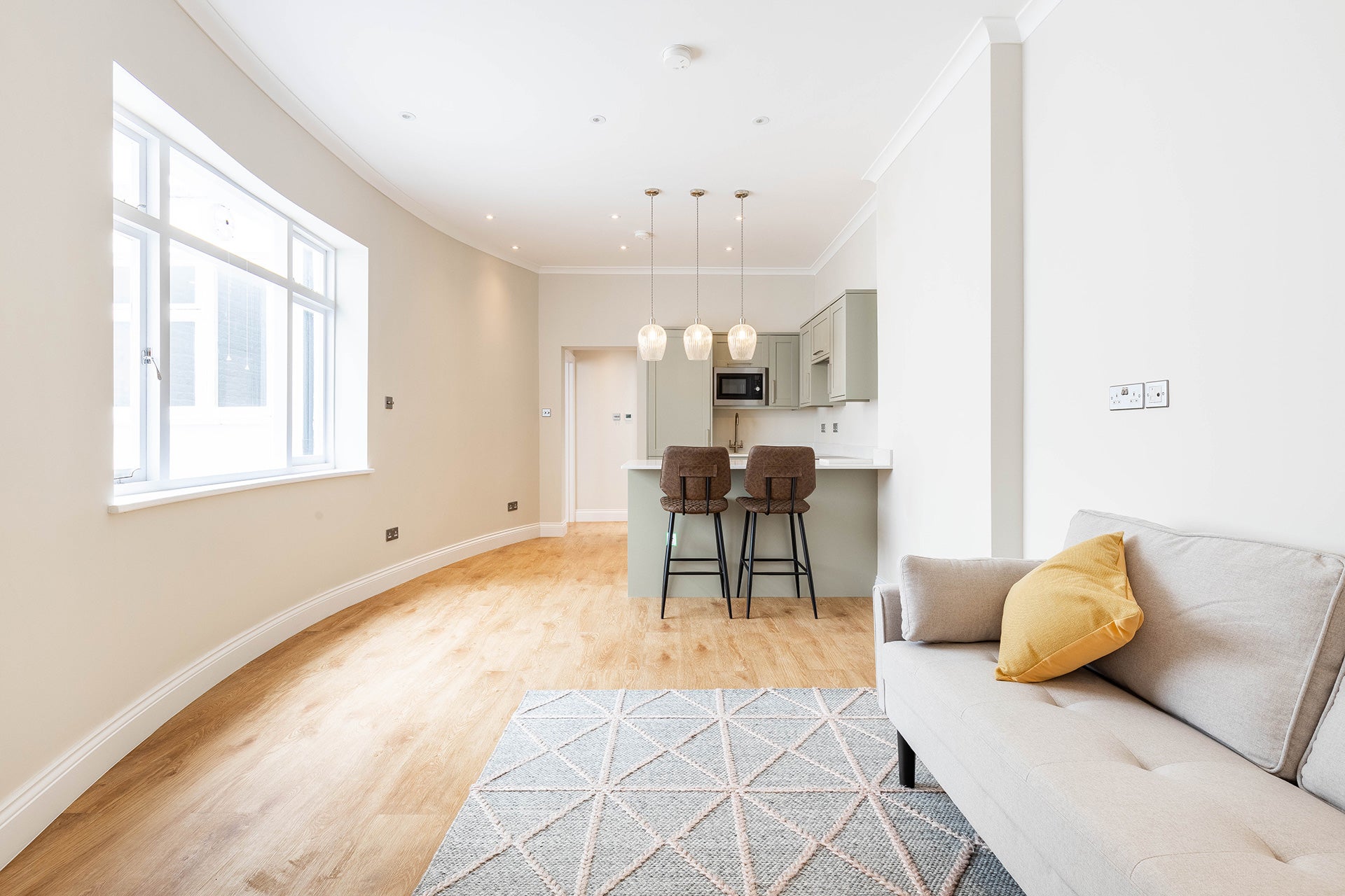 Flat Gloucester Terrace in City of Westminster