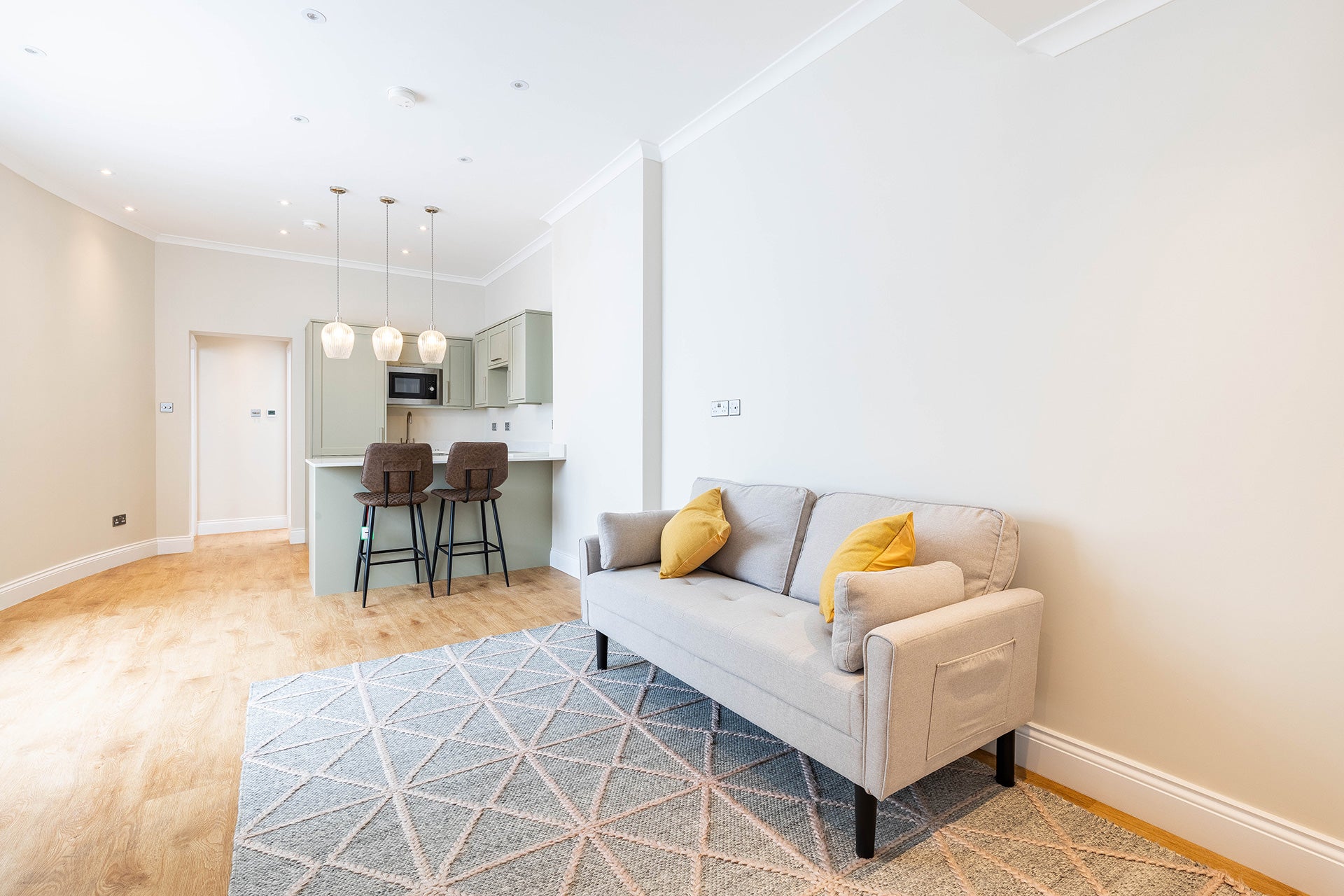 Flat Gloucester Terrace in City of Westminster