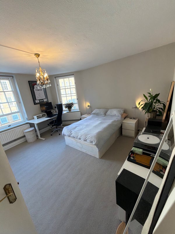 Room Vicarage Crescent in Greater London